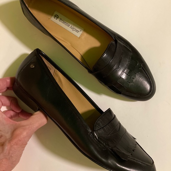 Etienne Aigner 10M blk kid, skirted penny lfr $55. - Picture 2 of 5